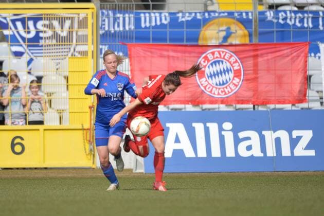 Annalena Breitenbach (FF USV Jena), Nicole Rolser (FC Bayern Muenchen - Frauenfussball), v.li. Aktion, FC Bayern Frauen vs FF USV Jena, 19.03.16,