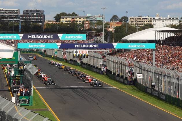Australian Grand Prix, Melbourne 17 - 20 March 2016 20.03.2016 - Race, The grid with Daniil Kvyat (RUS) Red Bull Racing RB12 stopped on the track 