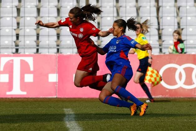 GER,1.FFBL, Muenchen, FC Bayern Muenchen vs USV Jena 19.03.2016, Gruenwalder Stadion, Muenchen,1.FFBL, FC Bayern Muenchen vs. USV Jena, im Bild die Szene zwischen Sara Daebritz (Däbritz) (Bayern 33) und Rachel Melhado (USV Jena 3), die zum Strafstoss fuer Bayern und das 2:0 fuehrte nphxRMG
