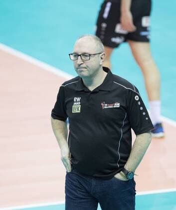 Volleyball Hessen - 1. Bundesliga Männer - Viertelfinale Playoff 19.03.2016 United Volleys Rheinmain (blau) - TV Ingersoll Bühl (schwarz) v.l. Trainer Ruben Wolochin (Bühl) United Volleys Rheinmain - TV Ingersoll Bühl