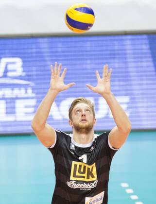 Volleyball Hessen - 1. Bundesliga Männer - Viertelfinale Playoff 19.03.2016 United Volleys Rheinmain (blau) - TV Ingersoll Bühl (schwarz) v.l. Graham Mc Ilvaine (Bühl 1) United Volleys Rheinmain - TV Ingersoll Bühl