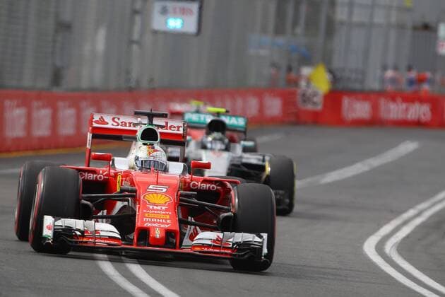Australian Grand Prix, Melbourne 17 - 20 March 2016 20.03.2016 - Race, Sebastian Vettel (GER) Scuderia Ferrari SF16-H lr Nico Rosberg (GER) Mercedes AMG F1 W07 Hybrid 