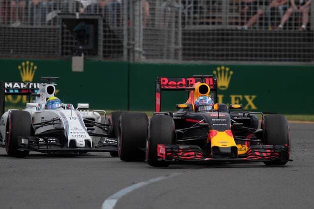 Australian Grand Prix, Melbourne 17 - 20 March 2016 20.03.2016 - Race, Daniel Ricciardo (AUS) Red Bull Racing RB12 leads Felipe Massa (BRA) Williams FW38 