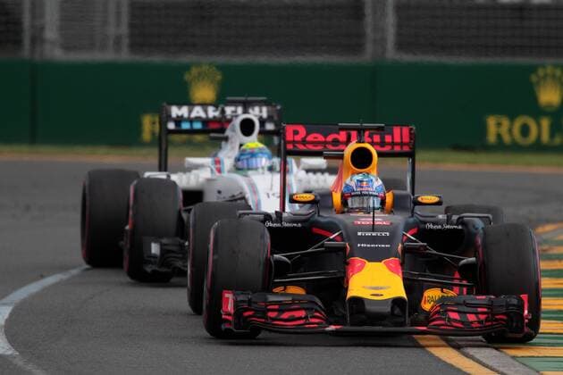 Australian Grand Prix, Melbourne 17 - 20 March 2016 20.03.2016 - Race, Daniel Ricciardo (AUS) Red Bull Racing RB12 leads Felipe Massa (BRA) Williams FW38 