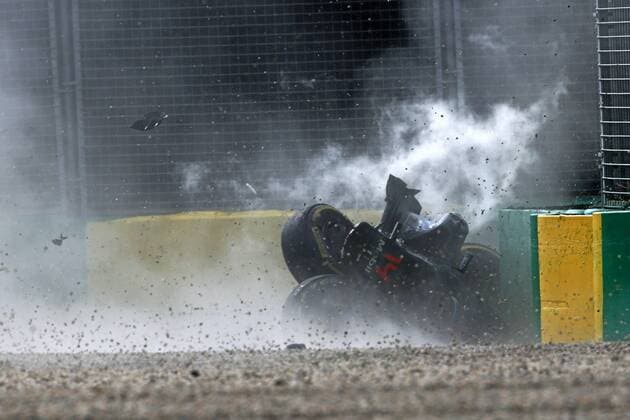 Formel 1, GP von Australien, Horror Crash von Alonso Grand Prix of Australia race at Albert Park circuit. In this picture, Fernando Alonso crashes his car. xRUBIOx(RVxRACINGxPRESS)x  RV RACING PRESS