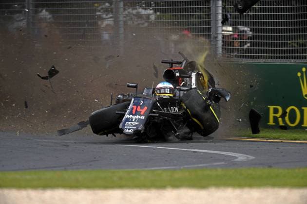 Grand Prix of Australia race at Albert Park circuit. In this picture, Fernando Alonso crashes his car. xRUBIOx(RVxRACINGxPRESS)x  RV RACING PRESS