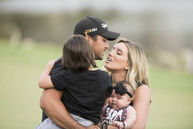 March 20, 2016: Jason Day shares a family moment before he accepts the champion s trophy after the final round of the Arnold Palmer Invitational in Orlando, FL. (Photograph by Roy K. Miller Icon Sportswire) GOLF: MAR 20 PGA Golf Herren - Arnold Palmer Invitational presented by MasterCard - Final Round Icon160320131 EDITORIAL USE ONLY