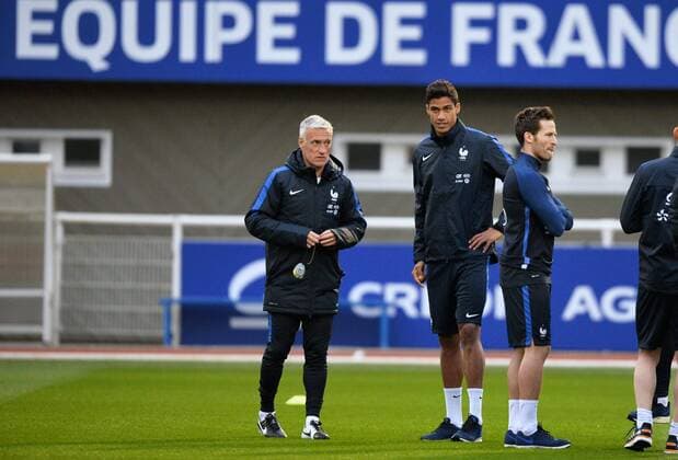 Didier Deschamps (fra) - Raphael Varane (fra) FOOTBALL : Training Nationalteam Frankreich - 21 03 2016 AnthonyBIBARD FEP Panoramic 