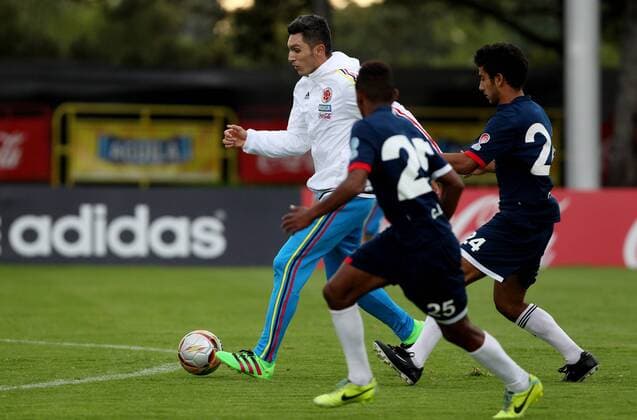 Fußball, Länderspiel, Training Nationalteam Kolumbien Colombia national soccer team player Daniel Torres participates in a training session prior to the Russia 2018 qualifying matches before Bolivia and Ecuador in Bogota, Colombia, 21 March 2016. EFE Leonardo Munoz COLOMBIA NATIONAL SOCCER TEAM TRAINING SESSION !ACHTUNG: NUR REDAKTIONELLE NUTZUNG!  BOG009 20160322-635942089587203678