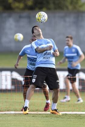 Luis Suarez (Front) of Uruguay s national team Nationalteam takes part in a training session at the High Performance Sports Center of the Uruguayan Football Association in Canelones, Uruguay, on March 21, 2016. Uruguay s national team will face Brazil on March 25 in a qualifier match for 2018 FIFA World Cup WM Weltmeisterschaft Fussball Russia. Nicolas Celaya) (vf) (sp) (SP)URUGUAY-MONTEVIDEO-SOCCER-NATIONAL TEAM e NICOLASxCELAYA 