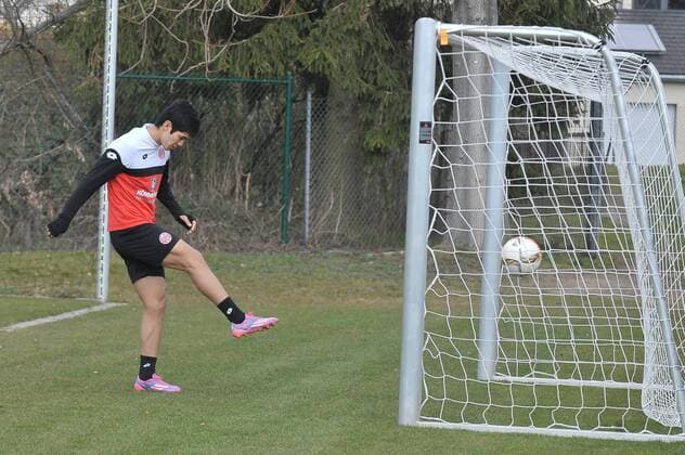 22.03.2016, xTKx, Fussball 1.Bundesliga, FSV MAINZ 05 Training, emspor, v.l. Yoshinori Muto (Mainz 05) ,