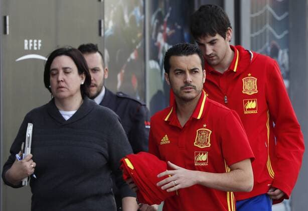Spain s National soccer team players Pedro (2-R) and Mikel San Jose arrive to a press conference PK Pressekonferenz held at Las Rozas sports complex in the outside of Madrid, Spain, 22 March 2016. Spain will play two friendly matches against Italy on 24 March 2016 and against Romania on 27 March. Spain s press conference !ACHTUNG: NUR REDAKTIONELLE NUTZUNG!  GRA220 20160322-635942532534509829