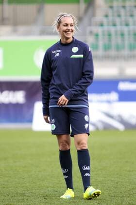 Fußball, UWCL, Training und PK VfL Wolfsburg; Lena Goeßling (Goessling, Wolfsburg, 28) lacht Freisteller, Einzelbild, Aktion, action. xtgx