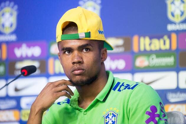 Fußball, Douglas Costa - PK Nationalteam Brasilien Treino Sele??o Brasileira de Futebol TERES?POLIS, RJ - 22 03 2016: TRAINING SELECTION SOCCER BRAZIL - Photo during training Brazilian national soccer team in Comary Granja preparing for the games the World Cup round of 2018 against Uruguay and Paraguay. (Photo: Celso Pupo FotoArena)  CelsoxPupo