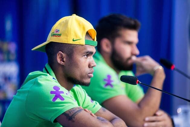 Fußball, Douglas Costa - PK Nationalteam Brasilien Treino Sele??o Brasileira de Futebol TERES?POLIS, RJ - 22 03 2016: TRAINING SELECTION SOCCER BRAZIL - Player Douglas Costa told a news of the Brazilian national football team in Comary Granja, which is preparing for the games the World Cup round of 2018 against Uruguay and Paraguay. (Photo: Celso Pupo FotoArena)  CelsoxPupo