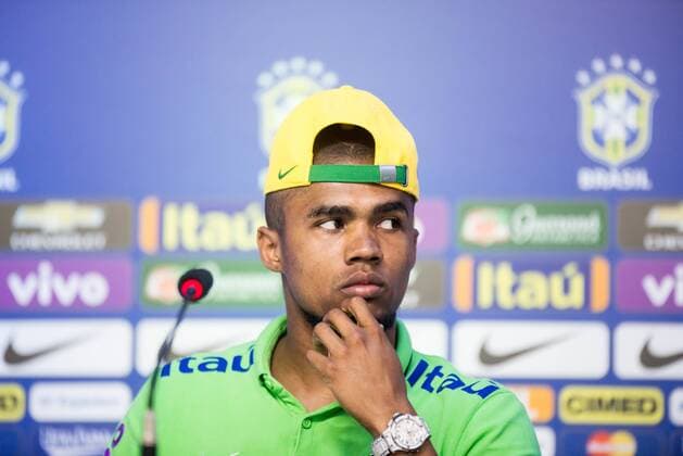 Fußball, Douglas Costa - PK Nationalteam Brasilien Treino Sele??o Brasileira de Futebol TERES?POLIS, RJ - 22 03 2016: TRAINING SELECTION SOCCER BRAZIL - Player Douglas Costa told a news of the Brazilian national football team in Comary Granja, which is preparing for the games the World Cup round of 2018 against Uruguay and Paraguay. (Photo: Celso Pupo FotoArena)  CelsoxPupo