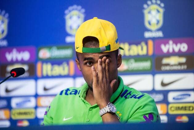 Fußball, Douglas Costa - PK Nationalteam Brasilien Treino Sele??o Brasileira de Futebol TERES?POLIS, RJ - 22 03 2016: TRAINING SELECTION SOCCER BRAZIL - Player Douglas Costa told a news of the Brazilian national football team in Comary Granja, which is preparing for the games the World Cup round of 2018 against Uruguay and Paraguay. (Photo: Celso Pupo FotoArena)  CelsoxPupo