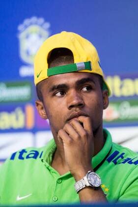 Fußball, Douglas Costa - PK Nationalteam Brasilien Treino Sele??o Brasileira de Futebol TERES?POLIS, RJ - 22 03 2016: TRAINING SELECTION SOCCER BRAZIL - Player Douglas Costa told a news of the Brazilian national football team in Comary Granja, which is preparing for the games the World Cup round of 2018 against Uruguay and Paraguay. (Photo: Celso Pupo FotoArena)  CelsoxPupo