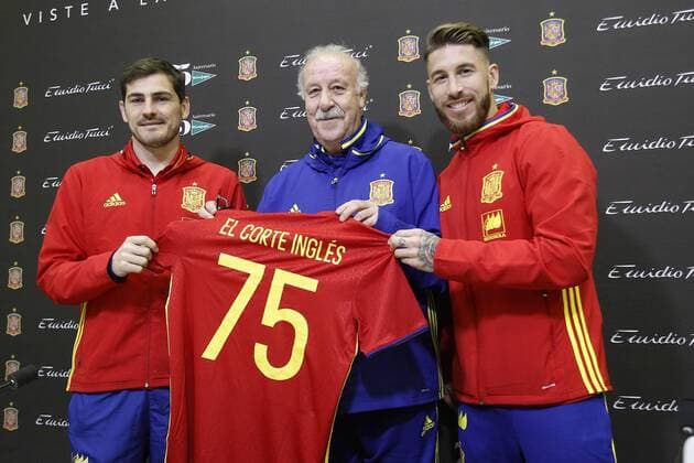 Iker Casillas, coach Vicente del Bosque and Sergio Ramos during comercial event during Spanish national football team stage. March 22,2016.  (2016032252)