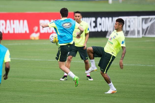 Treino Sele??o Brasileira de Futebol TERES?POLIS, RJ - 22 03 2016: TRAINING SELECTION SOCCER BRAZIL - Neymar during training Brazilian national football team in Comary Granja preparing for the games the World Cup round of 2018 against Uruguay and Paraguay. (Photo: Celso Pupo FotoArena)  CelsoxPupo