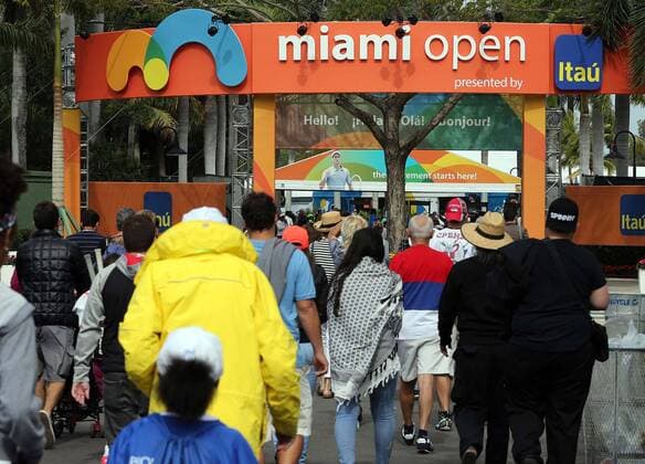 Miami, FL, USA - Tennis fans arrive at the Crandon Tennis Center for the Miami Open Tennis tournament 2016, presented by Itau, in Key Biscayne on Tuesday, March 22, 2016 in Miami, Fla. Miami Open media day - ZUMAm67_
