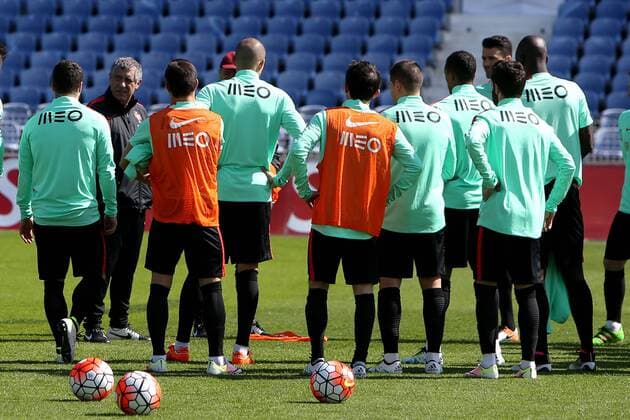 March 22, 2016 - Lisbon, Portugal - Portugal s soccer head coach Fernando Santos (2nd L) speaks with players during a practice session at the Restelo stadium in Lisbon, Portugal on March 22, 2016, ahead of the friendly matches against Bulgaria on March 25 and with Belgium on March 29 in preparation for the Euro 2016 in France. Portugal s Soccer Team training  - ZUMAn230