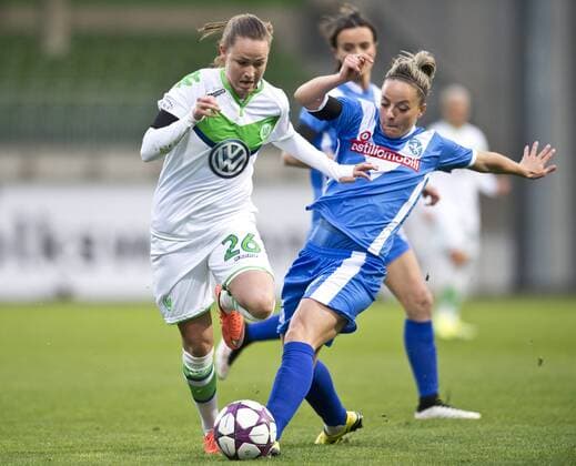 vl: Caroline GRAHAM HANSEN (VfL), Martina ROSUCCI (Brescia) Fussball Frauen international: UEFA Championsleague Saison 2015 2016, Viertelfinale Hinspiel: VfL Wolfsburg - ACF Brescia Femminile im AOK Stadion in Wolfsburg, Deutschland am 23.03.2016,