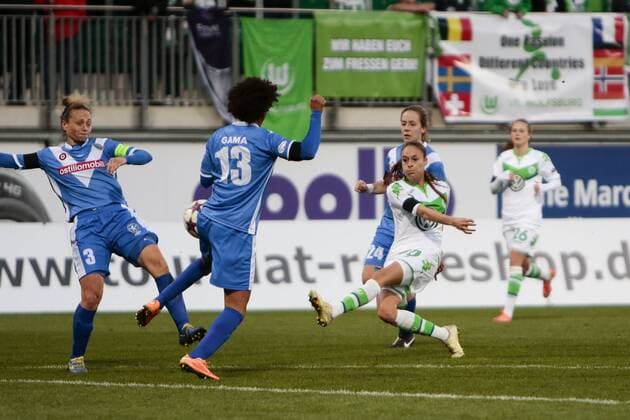 Fußball, UWCL, VfL Wolfsburg - Brescia CF; Tessa Wullaert (Wolfsburg, 10) Torschützin zum 1:0 ,scores the goal, Tor, Torschuss, Abschluss, Torabschluss, Torerfolg, Aktion, action. xtgx