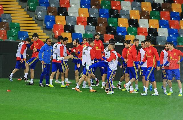 Fußball, Training Nationalteam Spanien in Udine Spanish national soccer team players participate in a training session at the Friuli stadium in Udine, Itlay, 23 March 2016, where theam will face Italy tomorrow during a firendly match. SPANISH NATIONAL SOCCER TEAM TRAINING SESSION !ACHTUNG: NUR REDAKTIONELLE NUTZUNG!  UDI002 20160323-635943628730339911