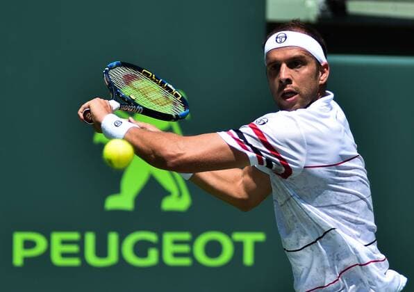 Luxebourg tennis player Gilles Mulller returns the ball to Spanish Fernando Verdasco during a Miami Tennis Open match held in Cayo Vizcaino, Miami, FL, United States, 23 March 2016. FERNANDO VERDASCO VS. GILLES MULLER !ACHTUNG: NUR REDAKTIONELLE NUTZUNG!  MIA007 20160323-635943696846519813