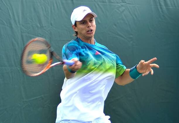 Colombian tennis player Alejandro Gonzalez returns the ball to Spanish Albert Ramos-Vinolas during a Miami Tennis Open match held in Cayo Vizcaino, Miami, FL, United States, 23 March 2016. FERNANDO VERDASCO VS. GILLES MULLER !ACHTUNG: NUR REDAKTIONELLE NUTZUNG!  MIA008 20160323-635943697478163813