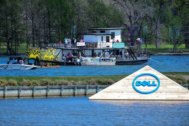 World Golf Championship in Austin 23 MAR 2016: Golf fans watch the 14th tee from boats during the World Golf Championships - Dell Match Play Round 1 at the Austin Country Club Austin, Texas. (Photo by Ken Murray Icon Sportswire) GOLF: MAR 23 PGA Golf Herren - World Golf Championships-Dell Match Play - Round 1 Icon1603231045 EDITORIAL USE ONLY