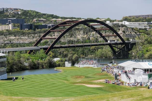 World Golf Championship in Austin 23 MAR 2016: Phil Mickelson makes his way down the left side of the fairway as Austin s Loop 360 bridge looms behind hole number 12 during the World Golf Championships - Dell Match Play Round 1 at the Austin Country Club Austin, Texas. (Photo by Ken Murray Icon Sportswire) GOLF: MAR 23 PGA Golf Herren - World Golf Championships-Dell Match Play - Round 1 Icon1603231040 EDITORIAL USE ONLY