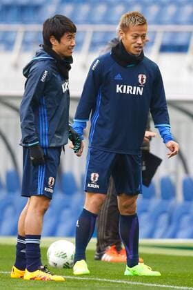 Fußball, WM-Quali, Training Nationalteam Japan (L-R) Shinji Kagawa, Keisuke Honda (JPN), MARCH 23, 2016 - Football Soccer : Japan training session ahead of the FIFA World Cup WM Weltmeisterschaft Fussball Russia 2018 Asian Qualifier Second Round match agansit Afghanistan at Saitama Stadium 2002 in Saitama, Japan. Noxthirdxpartyxsales  (ipha019870)