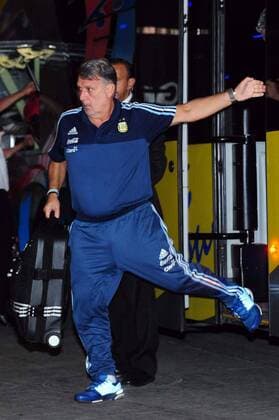 Fußball, WM-Quali, Ankunft Nationalteam Argentinien in Chile (160324) -- SANTIAGO, March 23, 2016 -- Gerardo Martino, head coach of Argentina s national team Nationalteam arrives at the Radisson Hotel in Santiago, capital of Chile, on March 23, 2016. Argentina will compete with Chile in the qualifying match for the 2018 Russia World Cup finals. ) (SP)CHILE-SANTIAGO-FIFA-WORLD CUP 2018-ARGENTINA-ARRIVAL TELAM 