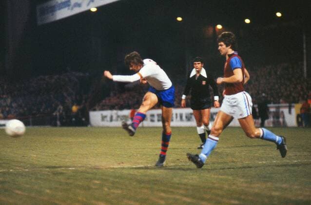 Football - 1977 1978 UEFA Cup - Quarter-Final, First Leg: Aston Villa 2 Barcelona 2 Barcelona s Johan Cruyff and Villa s David Evans at Villa Park. 01 03 1978 Barcelona won the second leg 2-1 to go through 4-3 on aggregate. 