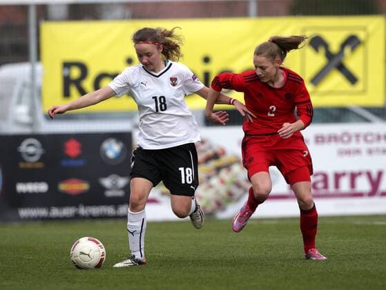 SOCCER - UEFA U17 U 17 EURO quali women, AUT vs GER ROHRENDORF,AUSTRIA,24.MAR.16 - WOMEN SOCCER - UEFA Women s Under-17 championship, qualification, Elite round, OEFB international match Länderspiel Austria vs Germany. Image shows Melanie Brunnthaler (AUT) and Sarai Linder ((GER). GEPAxpictures xWalterxLuger