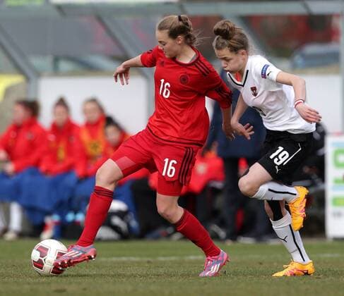 SOCCER - UEFA U17 U 17 Nationalteam EURO quali women, AUT vs GER ROHRENDORF,AUSTRIA,24.MAR.16 - WOMEN SOCCER - UEFA Women s Under-17 championship, qualification, Elite round, OEFB international match Nationalmannschaft-Länderspiel Austria vs Germany. Image shows Marie Mueller (GER) and Jana Scharnboeck (AUT). GEPAxpictures xWalterxLuger