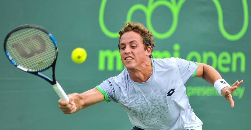 Spanish tennis player Roberto Carballes Baena returns the ball to German Aljaz Bedene during the first journey of the Masculine Miami Tennis Open in Cayo Vizcaino, Miami, FL, United States, 24 March 2016. ROBERTO CARBALLES BAENA VS ALJAZ BEDENE !ACHTUNG: NUR REDAKTIONELLE NUTZUNG!  MIA014 20160324-635944548605632149