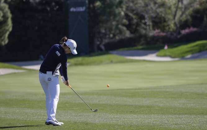 March 24, 2016: Chella Choi makes her approach shot on the 9th hole during the first round of the Kia Classic at Aviara Golf Club in Carlsbad, California. LPGA Golf Damen 2016: Kia Classic MAR 24 - ZUMAc04_
