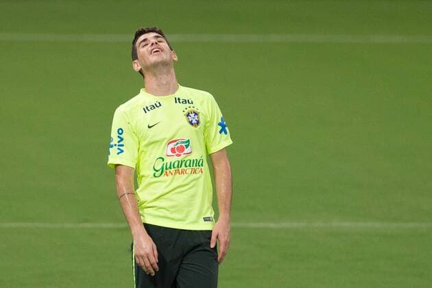 Treino da Selecao Brasileira de Futebol RECIFE, PE - 24 03 2016: TRAINING SOCCER BRAZILIAN SELECTION - Oscar for training the Brazilian soccer team in the Arena Pernambuco to reconhecimendo lawn one day before the match against Uruguay in qualifying World Cup 2018 Russia. (Photo: Marcelo Machado de Melo FotoArena)  MarceloxMachadoxdexMelo