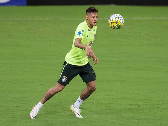 Treino da Selecao Brasileira de Futebol RECIFE, PE - 03 24 2016: TRAINING SOCCER BRAZILIAN SELECTION - Neymar Jr during training of the Brazilian soccer team in the Arena Pernambuco to reconhecimendo lawn one day before the match against Uruguay in qualifying World Cup 2018 Russia. (Photo: Marcelo Machado de Melo FotoArena)  MarceloxMachadoxdexMelo