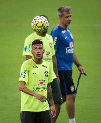 Treino da Selecao Brasileira de Futebol RECIFE, PE - 03 24 2016: TRAINING SOCCER BRAZILIAN SELECTION - Neymar Jr during training of the Brazilian soccer team in the Arena Pernambuco to reconhecimendo lawn one day before the match against Uruguay in qualifying World Cup 2018 Russia. (Photo: Marcelo Machado de Melo FotoArena)  MarceloxMachadoxdexMelo