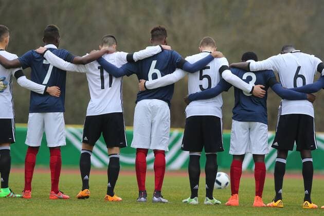 Konz Die Mannschaften gedenken den Opfern der Terroranschlaege von Belgien Deutschland vs Frankreich --- Fussball --- U18-Laenderspiel --- 24.03.2016 Copyright: Weissx Eibner-Pressefoto EP_rws