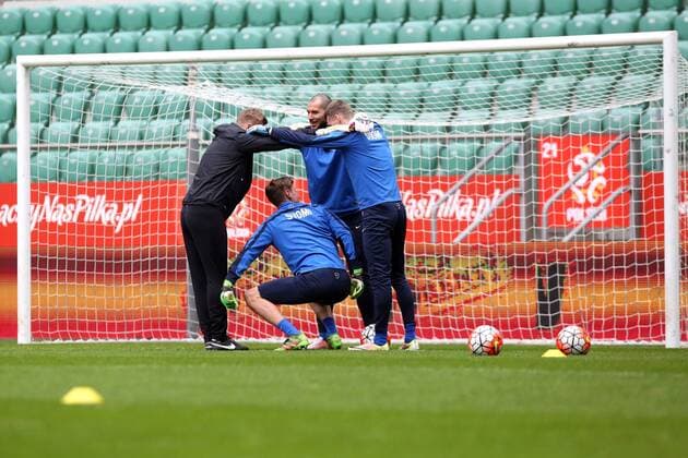 Fußball, Länderspiel, Training Nationalteam Norwegen 25.03.2016 WROCLAW Football FINLAND national team Nationalteam PRACTISE BEFORE FRIENDLY GAME - LUKAS HRADECKY , (R ) JESSE JORNEN , (2P) NIKI MÄENPÄÄ  20160325CSJP3010