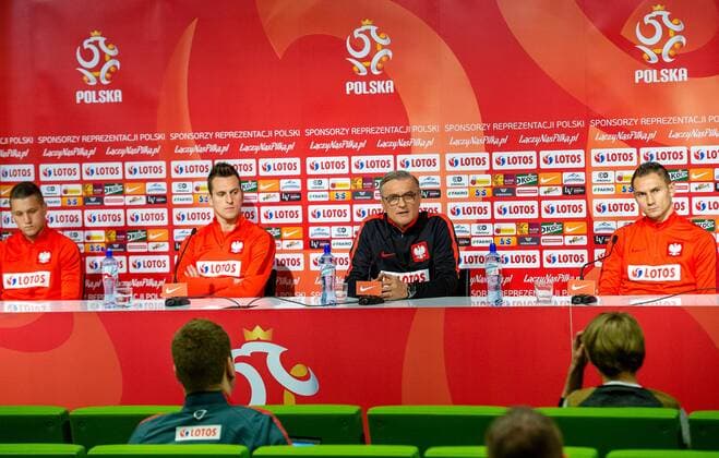 Fußball, Nationalteam Polen PK Polska Wroclaw 25.03.2016 Piotr Zielinski Arkadiusz Milik Adam Nawalka Artur Jedrzejczyk - press conference PK Pressekonferenz Poland --- Newspix.pl  160325_2SB1964