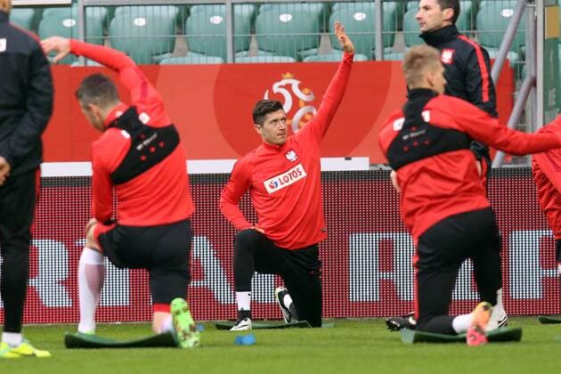 Fußball, Nationalteam Polen Training 25.03.2016 WROCLAW, FOOTBALL (Nationalteam) , POLISH NATIONAL FOOTBALL TEAM PRACTISE: (C) ROBERT LEWANDOWSKI  20160325CSJP3039