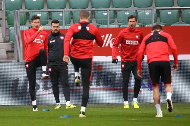 Fußball, Nationalteam Polen Training 25.03.2016 WROCLAW, FOOTBALL (Nationalteam) , POLISH NATIONAL FOOTBALL TEAM PRACTISE: (L) ROBERT LEWANDOWSKI , (P) GRZEGORZ KRYCHOWIAK  20160325CSJP3041