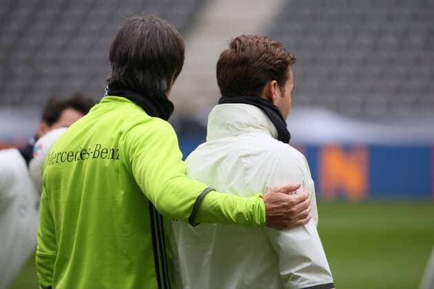 Bundestrainer Joachim Löw mit Mario Götze - Abschlusstraining der Deutschen Nationalmannschaft, Olympiastadion Berlin