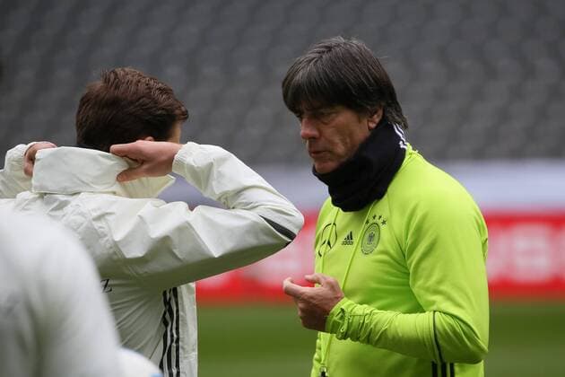 Bundestrainer Joachim Löw mit Mario Götze - Abschlusstraining der Deutschen Nationalmannschaft, Olympiastadion Berlin
